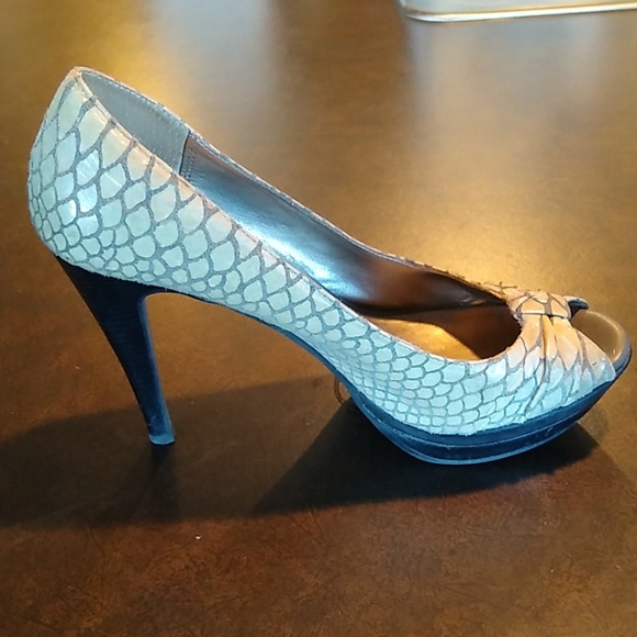 Shoes - Picture 3 of 4